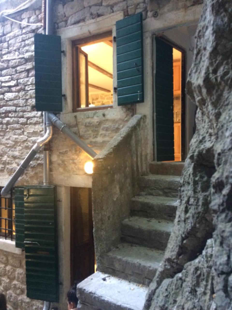 Ferienwohnung Chic & Stylish With Seaview-Terrace - Kotor Indah Exterior foto